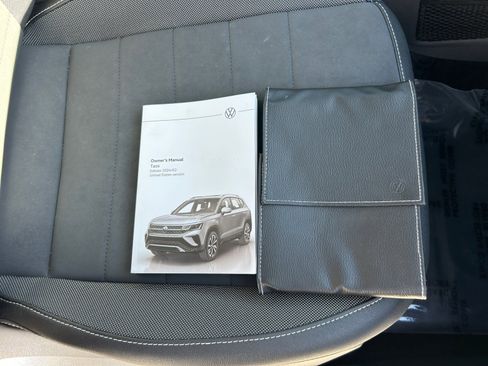 Certified 2024 Volkswagen Taos SE w/ Panoramic Sunroof Package image 22