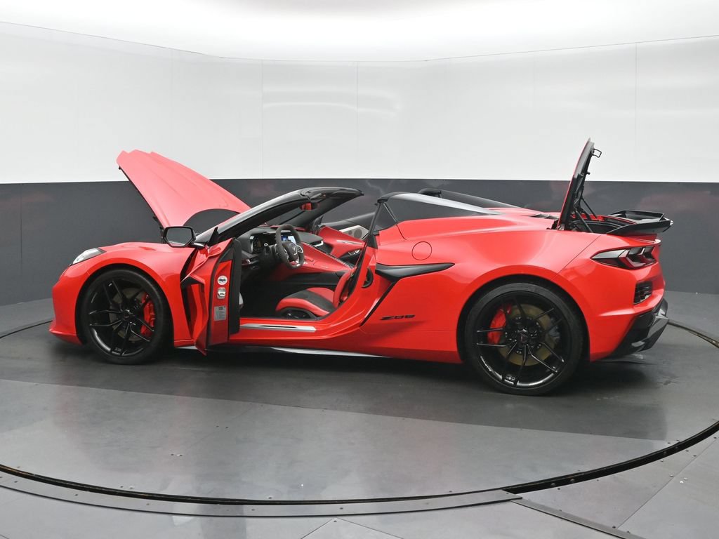 Used 2025 Chevrolet Corvette Z06 RWD image 38