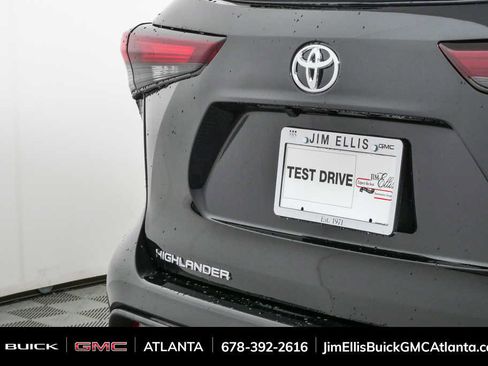 Used 2024 Toyota Highlander XSE FWD image 33