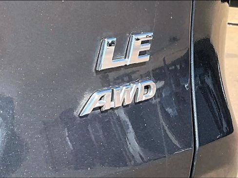 Used 2020 Toyota RAV4 LE AWD/4WD image 10