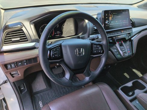 Used 2025 Honda Odyssey Touring image 16
