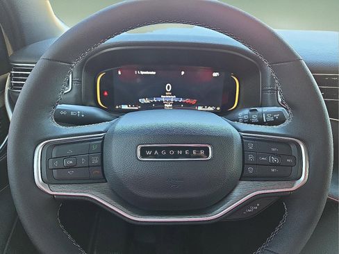 Used 2025 Jeep Wagoneer 4WD image 24
