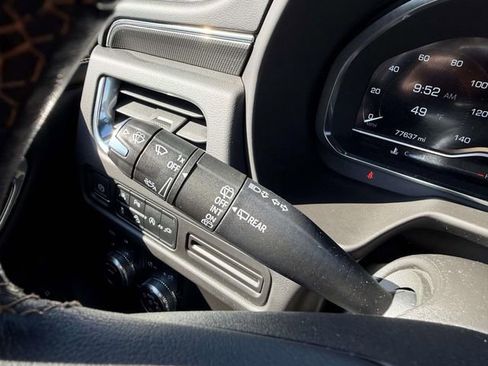 Used 2022 GMC Yukon XL AT4 image 33