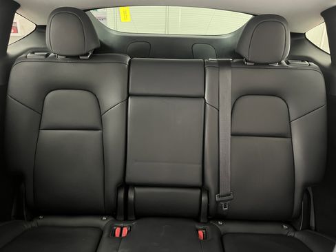 Used 2023 Tesla Model Y Long Range image 18