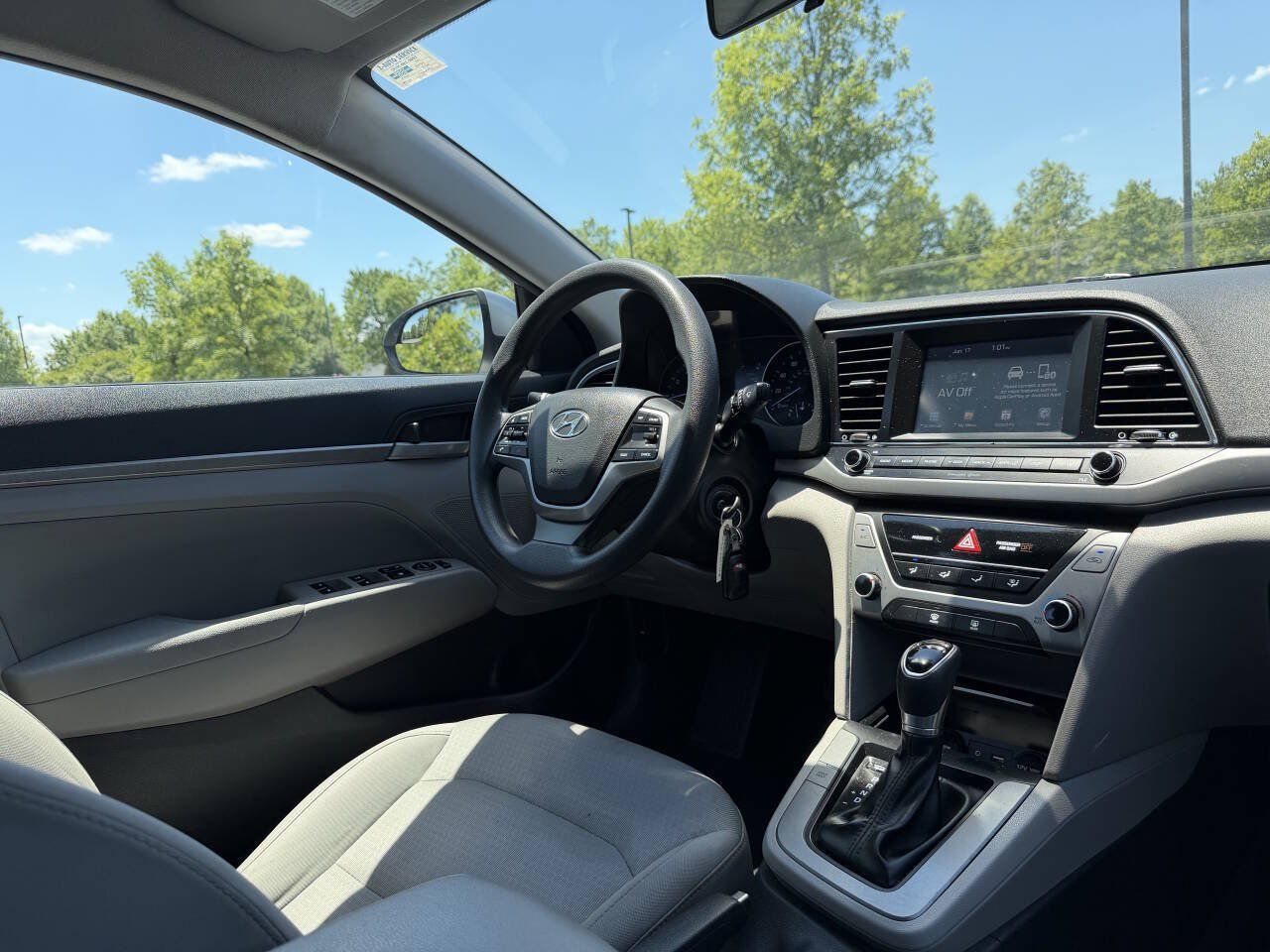 Used 2017 Hyundai Elantra SE FWD image 19