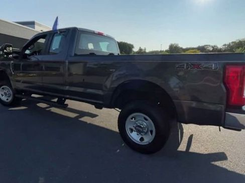Used 2017 Ford F250 XL w/ Power Equipment Group AWD/4WD image 4