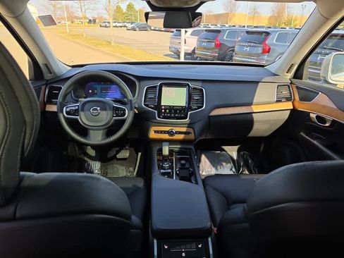 Used 2024 Volvo XC90 B5 Plus AWD/4WD image 10