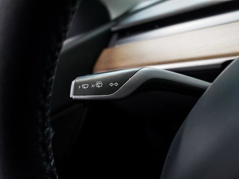 Used 2022 Tesla Model Y Long Range AWD/4WD image 17