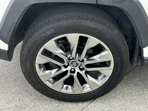 Used 2019 Toyota RAV4 Limited image 46