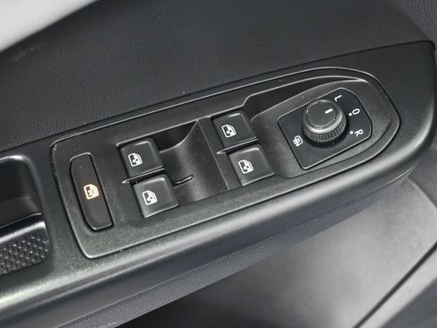 Used 2022 Volkswagen Taos SE image 11