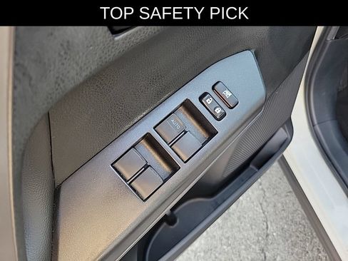 Used 2016 Toyota RAV4 LE FWD image 18