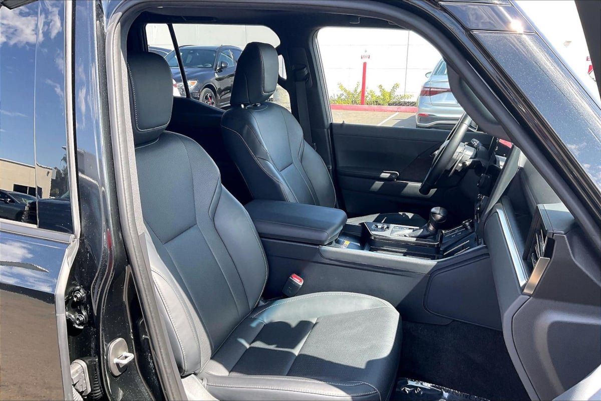 Used 2024 Lexus GX 550 w/ Accessory Package (Z1) AWD/4WD image 7