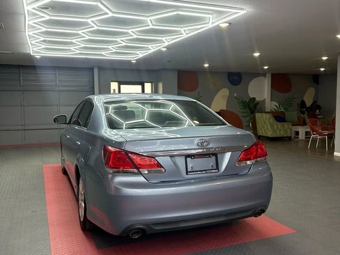 Used 2012 Toyota Avalon Limited image 4