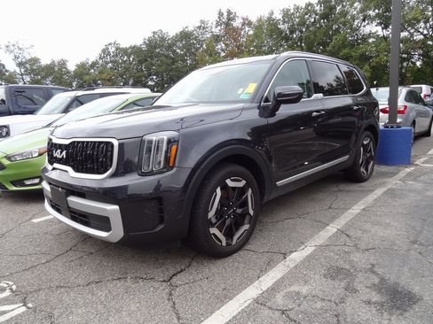 Used 2025 Kia Telluride EX image 3