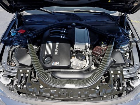 Used 2018 BMW M4 Coupe RWD image 40