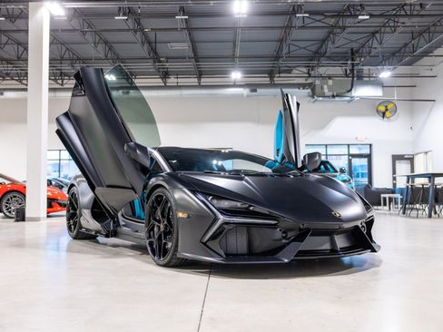 Used 2025 Lamborghini Revuelto image 3