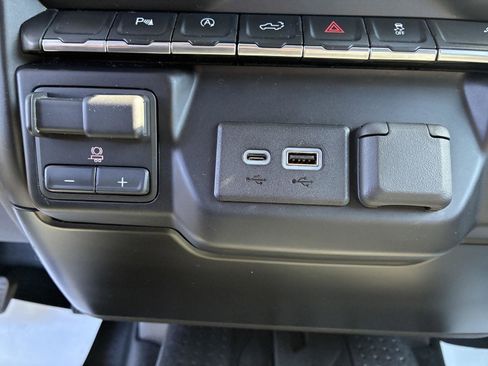 Used 2019 Chevrolet Silverado 1500 RST AWD/4WD image 25