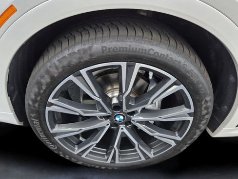 Used 2022 BMW X7 xDrive40i w/ M Sport Package AWD/4WD image 9