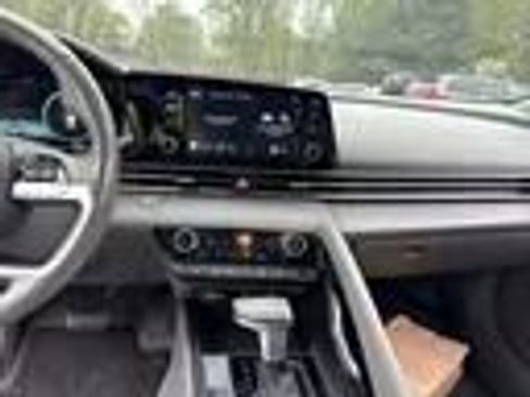 Used 2021 Hyundai Elantra SEL w/ Convenience Package FWD image 13