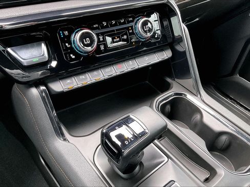 Used 2023 GMC Sierra 1500 AT4 w/ Technology Package AWD/4WD image 11