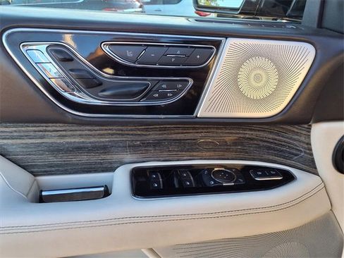 Used 2020 Lincoln Navigator Black Label w/ Cargo Convenience Package image 8