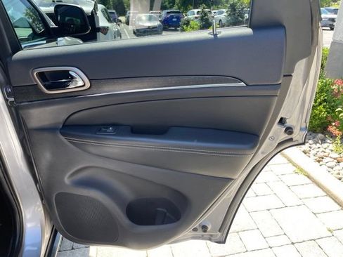Used 2017 Jeep Grand Cherokee Limited w/ Luxury Group II AWD/4WD image 20