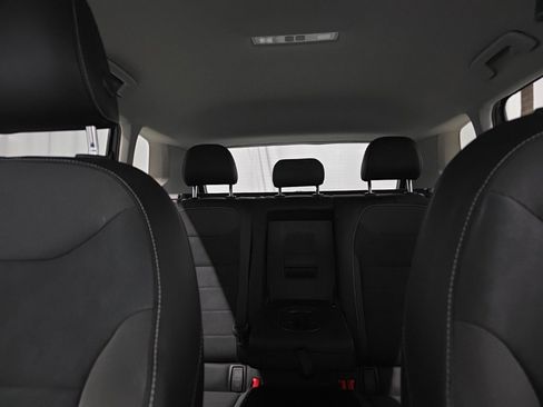 Used 2022 Volkswagen Taos SE image 19