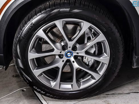 Used 2025 BMW X5 xDrive50e image 10