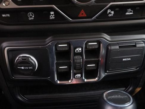 Used 2021 Jeep Gladiator Overland AWD/4WD image 18