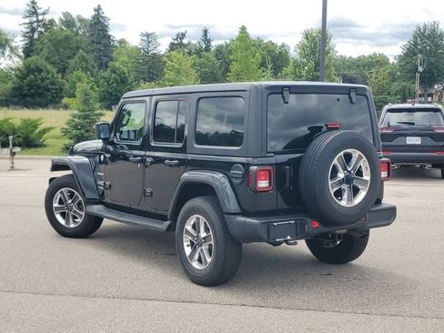Used 2022 Jeep Wrangler Unlimited Sahara AWD/4WD image 3
