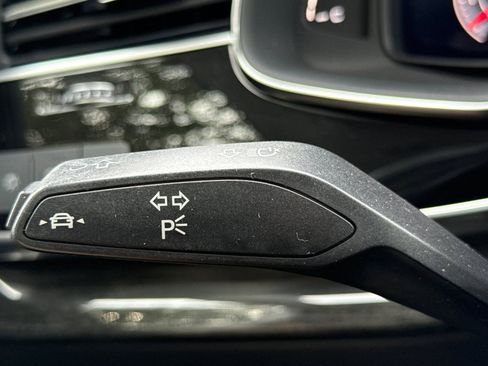 Used 2019 Audi Q8 Premium Plus w/ Premium Plus image 31