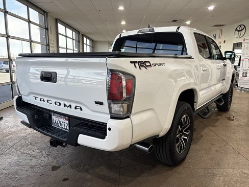 Used 2020 Toyota Tacoma TRD Sport w/ Technology Package RWD image 2