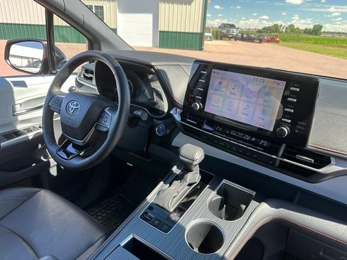 Used 2023 Toyota Sienna XSE AWD/4WD image 32