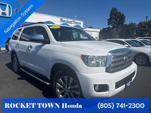 Used 2017 Toyota Sequoia Limited w/ Safety & Convenience Package AWD/4WD image 3
