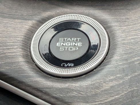 Used 2023 Jeep Grand Cherokee Limited image 11