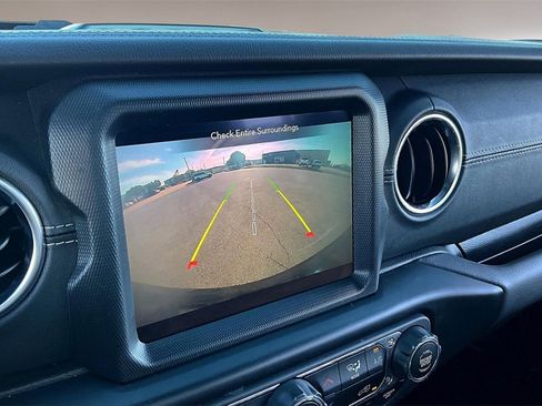 Used 2022 Jeep Wrangler Unlimited Sahara image 23