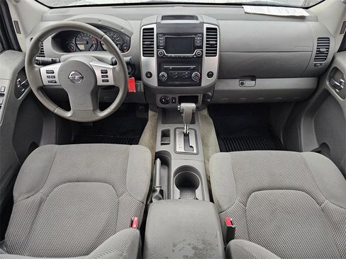 Used 2016 Nissan Frontier SV image 12