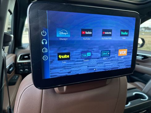 Used 2025 Chevrolet Suburban High Country image 24