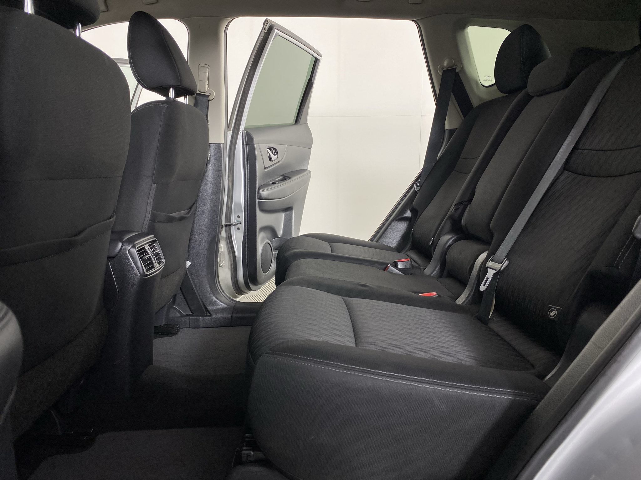 Used 2018 Nissan Rogue SV AWD/4WD image 19