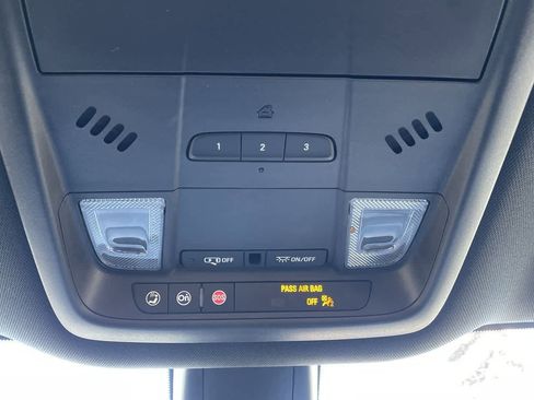 Used 2023 Buick Enclave Essence image 31