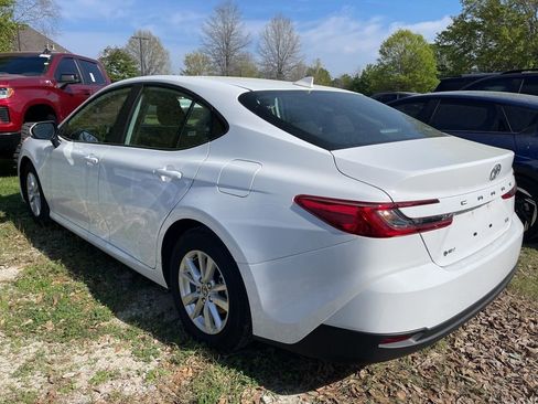 Used 2025 Toyota Camry LE image 6