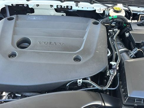 Certified 2026 Volvo XC40 B5 Plus AWD/4WD image 32