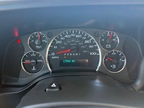 Used 2024 Chevrolet Express 2500 Work Van w/ Driver Convenience Package image 5