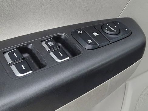 Used 2022 Kia Sportage LX image 17