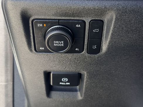 Used 2025 Ford Expedition Max Platinum AWD/4WD image 23