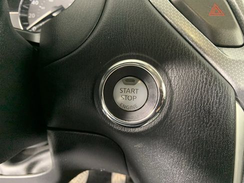 Used 2019 Nissan Pathfinder SL image 34