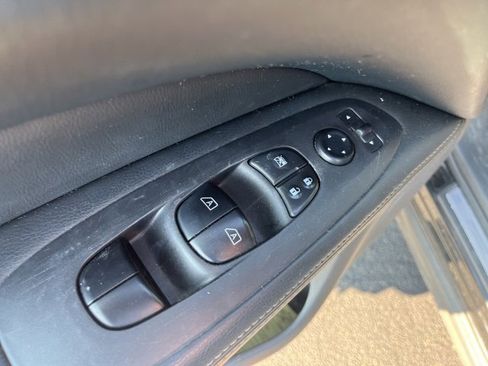 Used 2017 Nissan Pathfinder Platinum image 22
