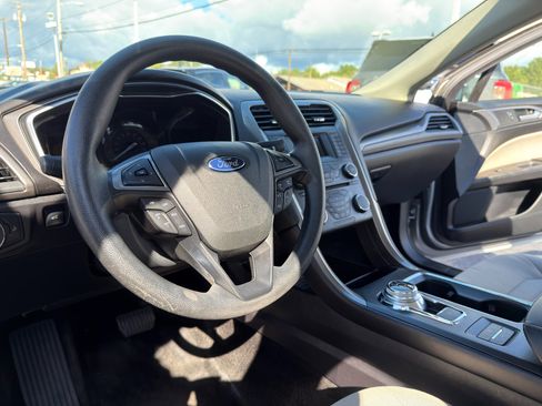 Used 2018 Ford Fusion S image 15