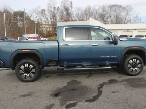 New 2026 GMC Sierra 2500 Denali w/ Denali Reserve Package image 8