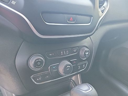 Used 2020 Jeep Cherokee Latitude image 26